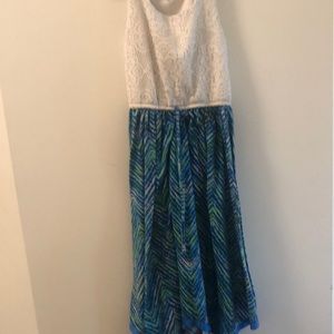 Girls white and blue dress. Good condition, smoke free home.